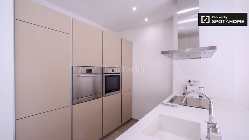 Foto 4c0134ea-dbdd-4d59-860a-bf9beeb93df4. Rent flat with heating in Russafa Valencia