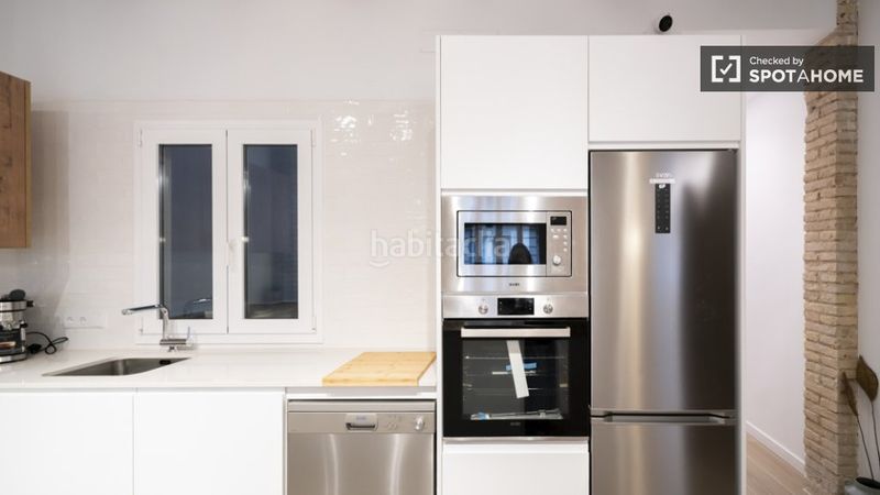 Foto ed5f096c-e76b-47c1-86db-10235c5bb3e0. Rent flat with heating in Russafa Valencia