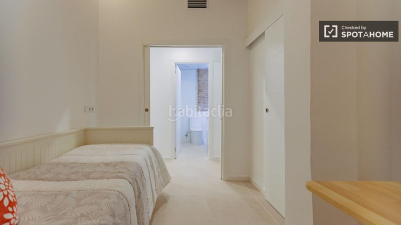 Foto 8a1ab868-7257-406d-8607-0e475fe5e981. Rent flat with heating in Russafa Valencia