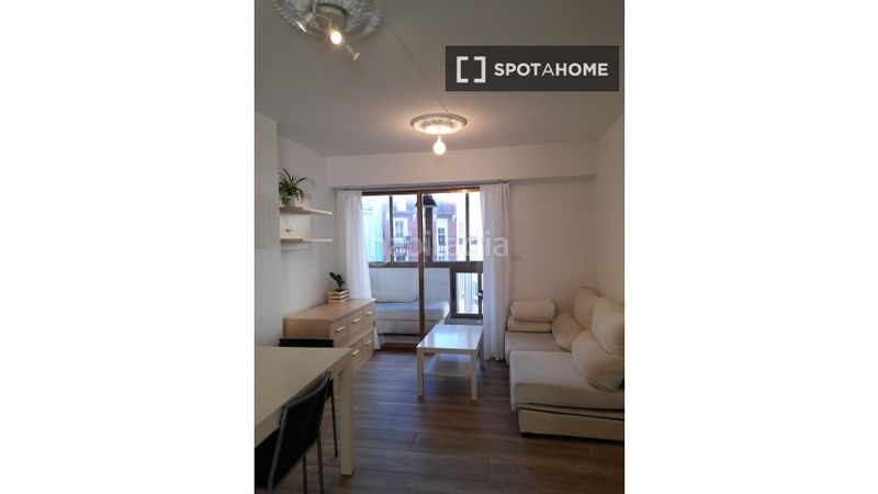 Foto b3a91b77-be34-43c0-9965-c9cf1d2f103e. Rent flat with heating in Russafa Valencia