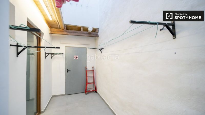 Foto 0bd700c7-4c33-4e35-a3a4-098d54da072c. Lloguer pis amb calefacció a Barrio Benicalap Valencia