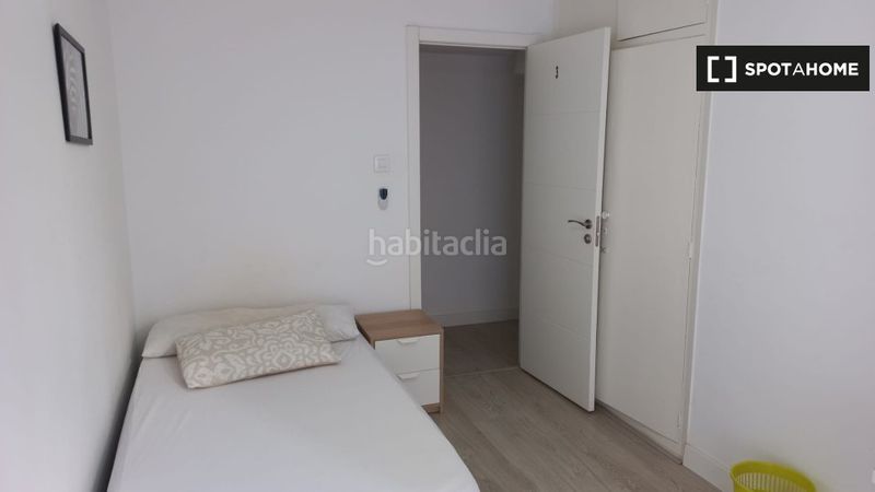 Foto cb72f834-744a-4ab6-836e-dd4a853f9b67. Lloguer pis amb calefacció a Ciutat Jardí Valencia