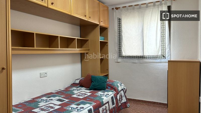 Foto 6d181692-4b07-4a18-bb94-00b262bf8aba. Lloguer pis amb calefacció a Natzaret Valencia