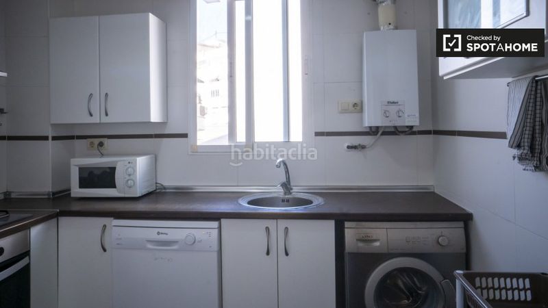 Foto 6086ef54-ddcc-465a-af5b-c224b260b2e3. Rent flat with heating in Barrio de Campanar Valencia