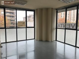 Büro in Mariola. Zona alta altillo totalmente exterior
