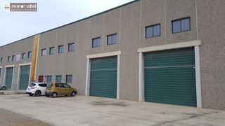 Affitto Capannone industriale in Alcarràs. Nave de 490 m2 en alquiler