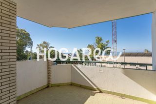 Flat  Luis de milan 3. Gran piso de 121 m2 con orientación sur, garaje y gran terraza e