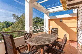 Casa adossada  Felix revello de toro. Descubre este exclusivo adosado en el limonar, con casi 300 m2,