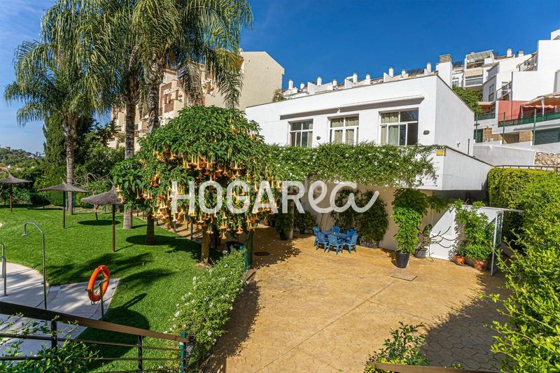 Foto 6a91e295-5365-46a8-a3da-843a4a0c1071. Casa adossada amb calefacció aparcament piscina a Málaga