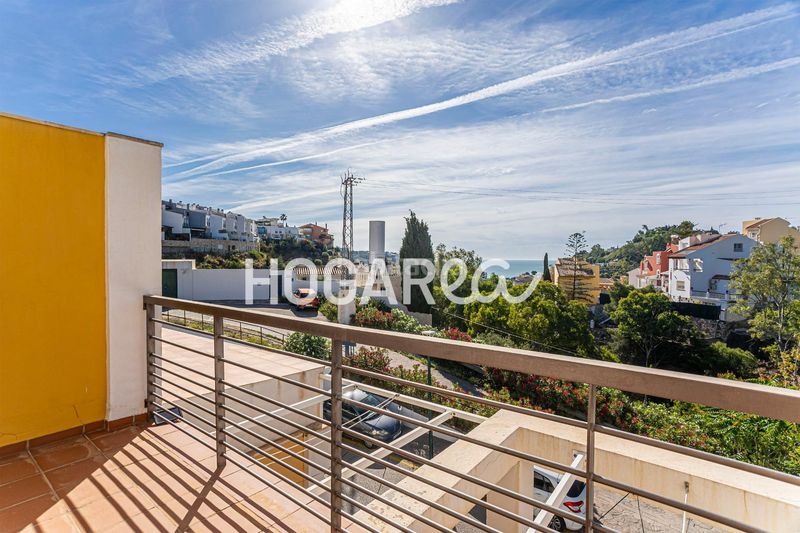 Foto 838cc44e-c674-43fb-ad94-fa566f897086. Casa adossada amb calefacció aparcament piscina a Málaga