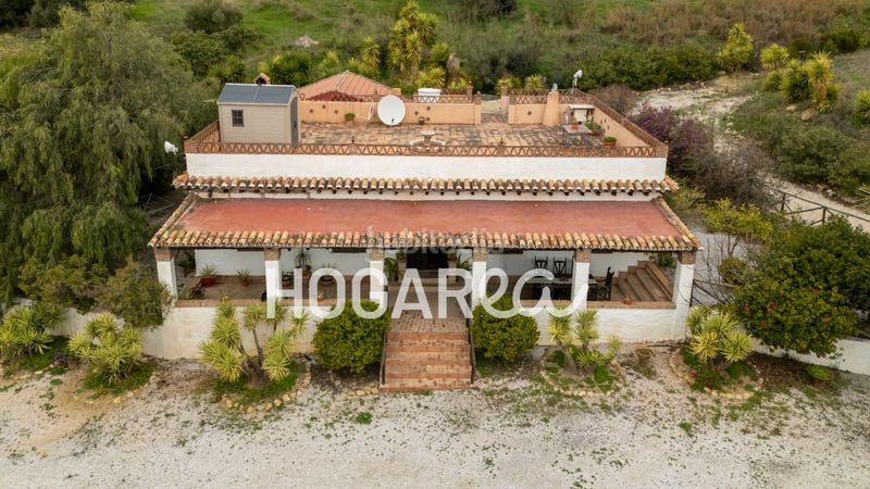 Foto f0d68a04-c1f1-4641-a338-761ad0f18898. Bauernhof mit pool in Alcaucín