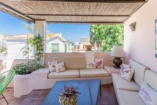 Casa  Pasaje cerro largo. Espacio, privacidad y tu propia piscina! encantador chalet indep