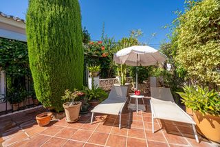 Casa  Pasaje cerro largo. Espacio, privacidad y tu propia piscina! encantador chalet indep