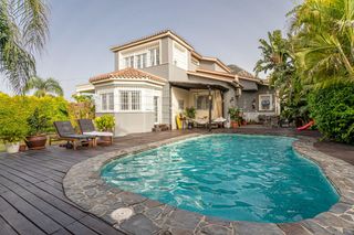 Casa  Avenida del manantial. Lujo, privacidad y espacio sin l�mites! exclusiva villa con pisc