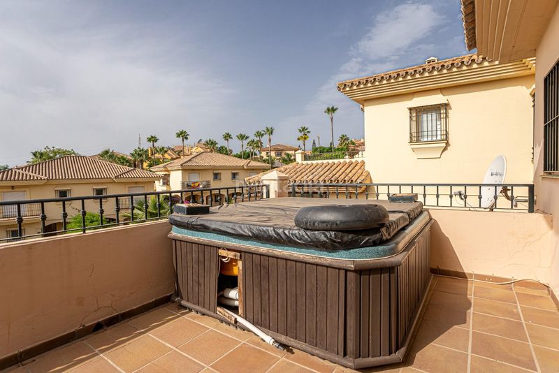 Foto 1a239a96-ecf3-4875-827a-54947631d4db. Casa amb aparcament piscina a Riviera del Sol Mijas
