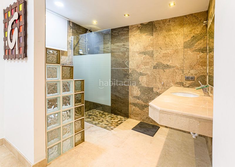 Foto 6cf586e3-1185-411b-846e-9cd66f7a5a87. Casa amb aparcament piscina a Riviera del Sol Mijas