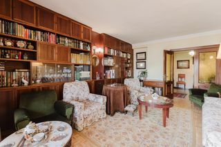 Etagenwohnung  Calle ronda. Piso de 4 dormitorios y 2 baños en sagrada familia ciudad jardín