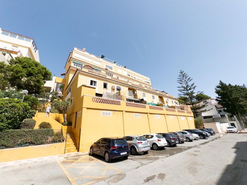 Foto eb854a3c-753b-4ad5-b07e-f52b4a225708. Dúplex a Loma de los Riscos Torremolinos