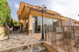 House  Calle opalo de riviera. Espacio, confort y acceso directo a la piscina en riviera del so
