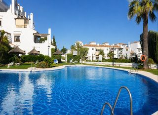 Location Appartement à Calle jose orbaneja 9010d. Calahonda piscina interior y exterior