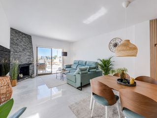 Miete Appartement in Calle jose orbaneja 9010d. Larga temporada en colinas de calahonda – piscina interior y vis