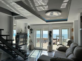 Alquiler Tríplex en La Carihuela - Los Nidos. Exclusivo tríplex frente al mar en la carihuela