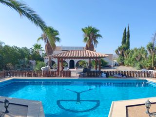 Chalet  Paraje pedro garcia 8. Cortijo reformado con olivos y amendros