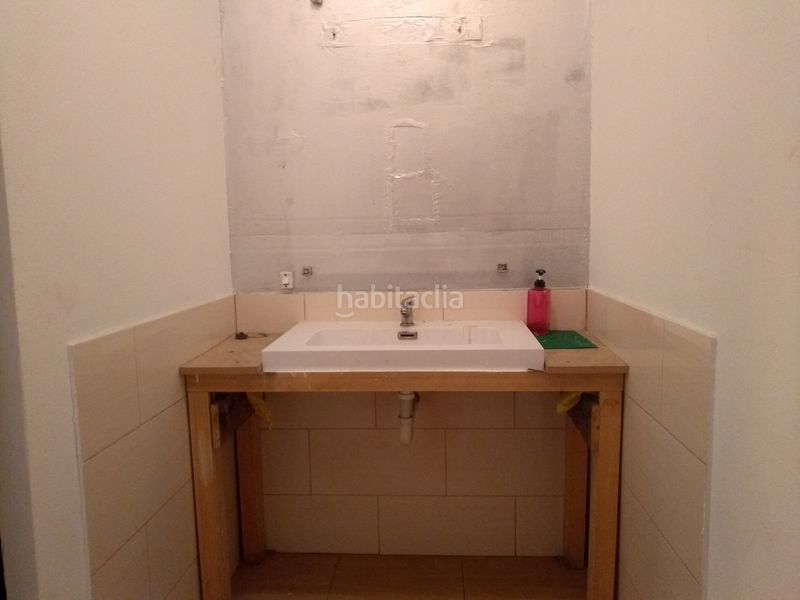 Foto 1c4025f5-4767-49f0-9ead-3173b36e36e0. Local comercial a Raval Barcelona
