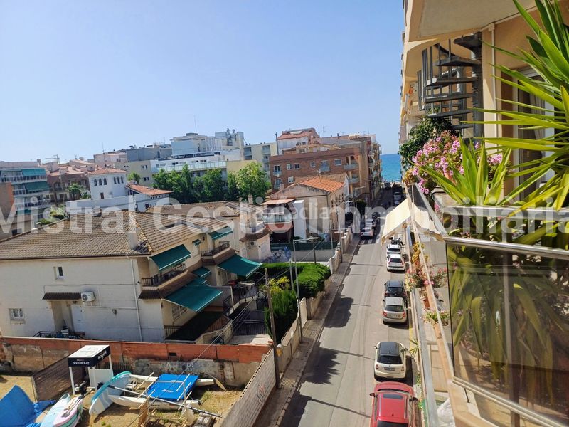 Foto 7c98dd8c-b681-4fd9-b390-79bb61205b78. Àtic amb aparcament piscina a Calafell platja Calafell