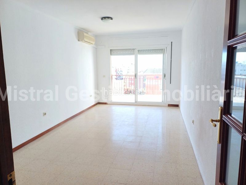 Foto f811690a-2cf6-4053-bbd7-b9ae80a61faf. Pis amb piscina a Segur de Calafell nucli urbà Segur de Calafell