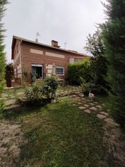 Casa aparellada  Calle del organillo. Chalet pareado puerta de casasola