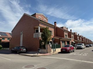 Xalet  Calle la vara. Zaratan adosado