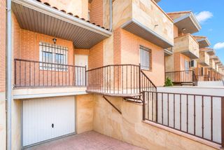 Chalet  Calle carmen martín gaite 301r