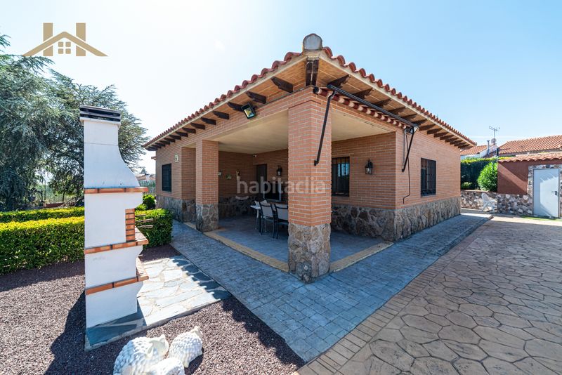Foto eafff589-06a2-461e-8b2b-2b2e6eae8a45. Chalet in calle de cordoba 9 in Yeles