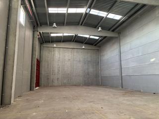 Lloguer Nau industrial a Palau-solità i Plegamans. Nave esquinera, con oficinas, en perfecto estado, en el vallès