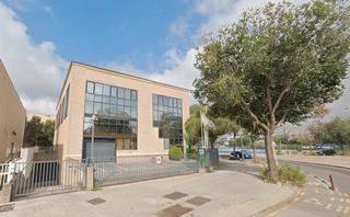 Location Bâtiment à usage industriel à Granvia LH. Nave aislada, con muy buena imagen corporativa, en l'hospitalet