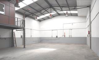 Lloguer Nau industrial  Carrer del pintor fortuny. Nave difana con oficinas en poliny, en buen estado