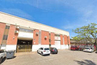 Miete Fabrikhalle in Manresà. Nave diáfana, con patio y oficinas, en badalona