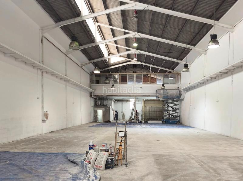 Foto a0fb19ab-106b-4a99-90c5-9c8b8377c86b. Alquiler nave industrial nave diáfana, con patio y oficinas, en Badalona
