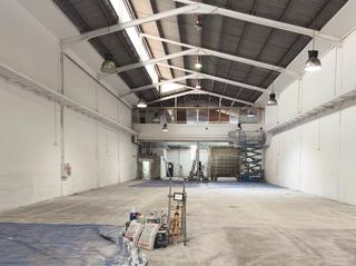 Location Bâtiment à usage industriel à Manresà. Nave diáfana, con patio y oficinas, en badalona