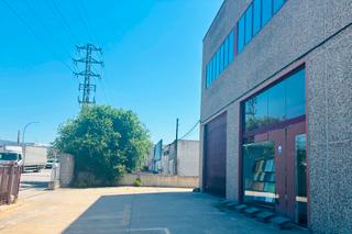 Lloguer Nau industrial a Santa Perpètua de Mogoda. Nave con gran patio perimetral y oficinas, en santa perpètua de