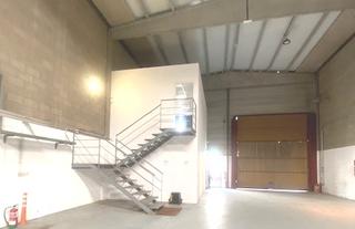 Miete Fabrikhalle in Santa Perpètua de Mogoda. Nave industrial en recinto privado y vallado (en santa perpètua