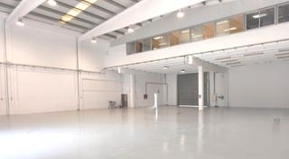 Miete Fabrikhalle in Can Roses. Nave en rubí, en excelente estado y con oficinas totalmente equi