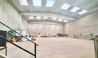 Miete Fabrikhalle  Carrer can rabella. Excelente nave industrial en molins de rei, con patio y oficinas