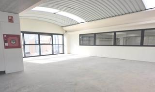 Lloguer Nau industrial a Carrer pruelles 58. Nave comercial en sitges, nueva, con excelente imagen