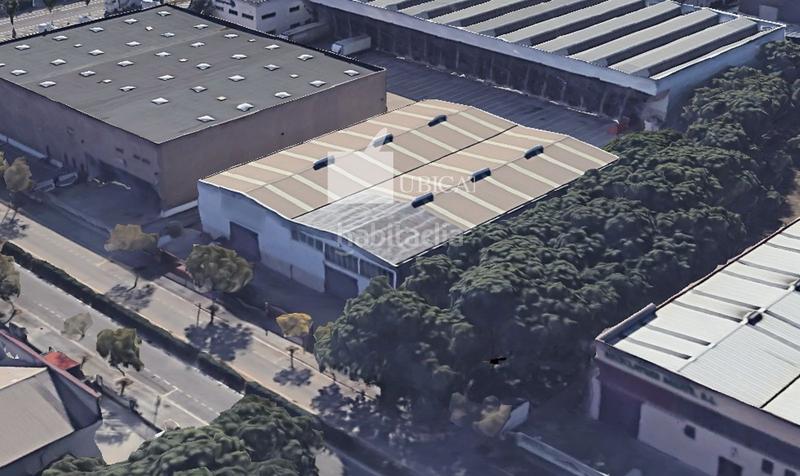 Foto d0de208c-85aa-4885-9333-258cac1264cb. Alquiler nave industrial nave con muelles y puente grúa , con fachada rerformada en Viladecans