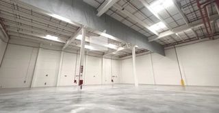 Lloguer Nau industrial a Bellvitge. Lhospitalet de llobregat naves con muelle de carga