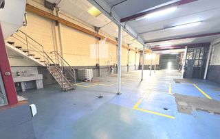 Rent Industrial building in Palou. Granollers  nave con puente grua