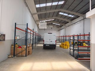 Location Bâtiment à usage industriel à Granvia LH. Lhospitalet de llobregat nave completamente equipada con patio e
