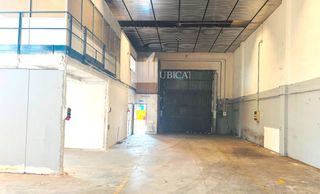 Location Bâtiment à usage industriel à Polinyà. Polinyà nave esquinera con oficinas y patio